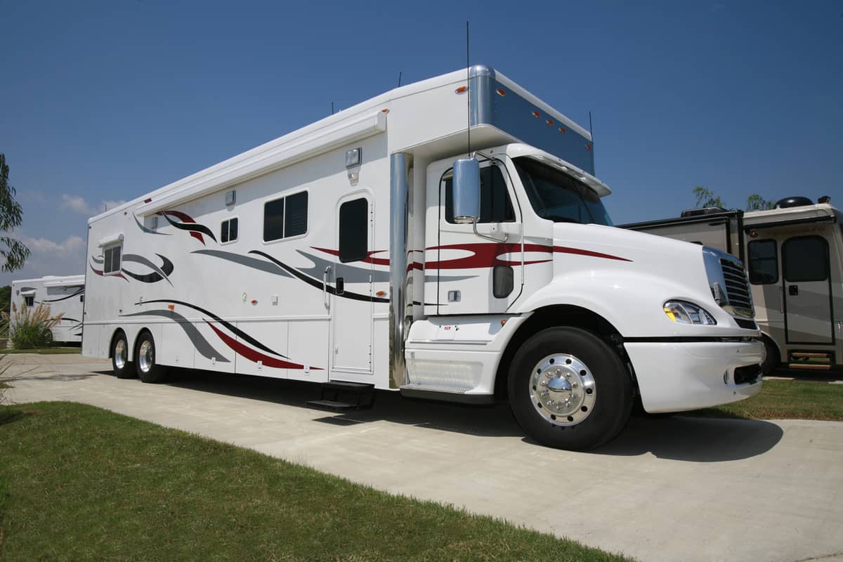 Motorhome/Camper on a large commercial truck chassis 