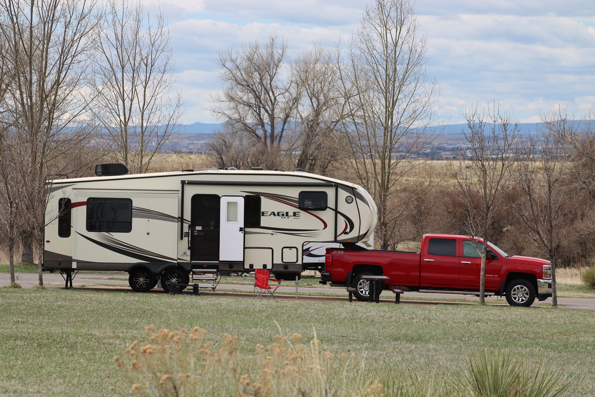 A fifth wheel camper and truck begin their set up at Cherry Creek State Park in Denver