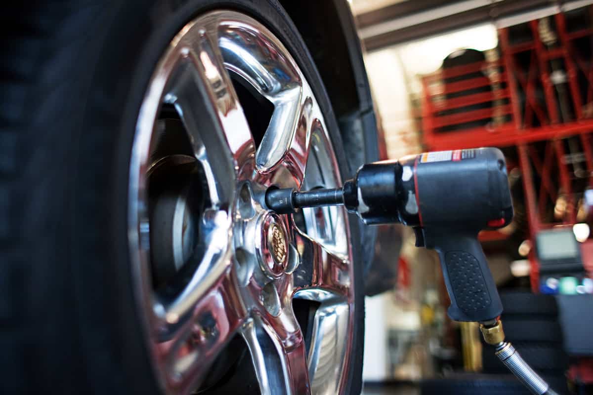 Auto mechanic shop tire changing