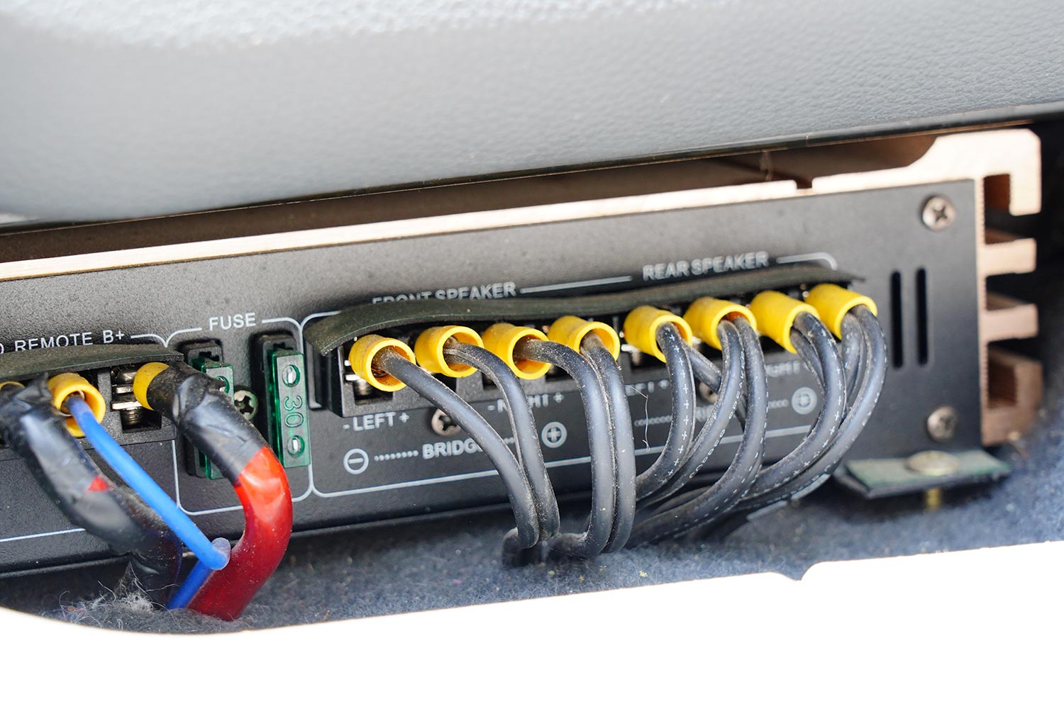 Connecting a wiring to car amplifier