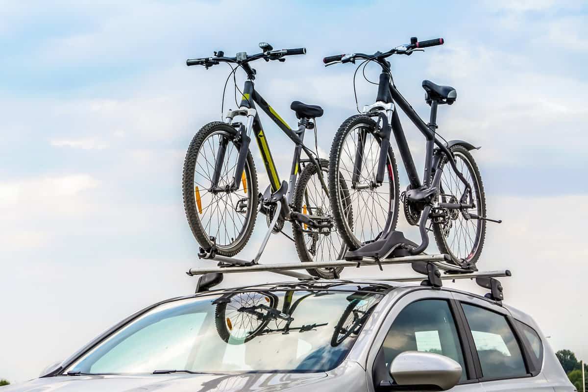 Passanger car with two bicycle mounted to the roof
