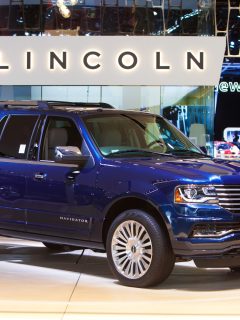 The 2017 Lincoln Navigator on display at the North American International Auto Show media preview - Does The Lincoln Navigator Have Air Suspension