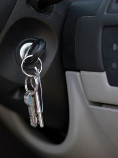 A car key stuck on the car ignition, Can A Car Battery Die If You Leave The Key In The Ignition?