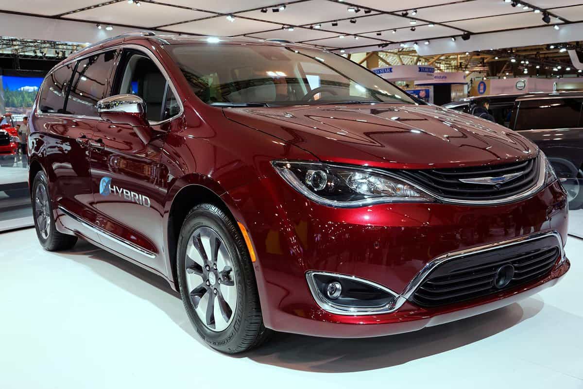 Chrysler Pacifica Hybrid at the 2017 Canadian International AutoShow