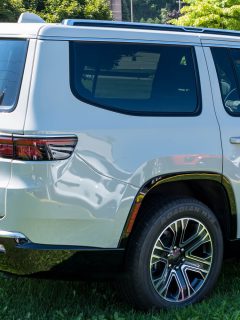 A white 2022 Jeep Grand Wagoneer for sale at a dealership on a sunny summer day - How To Remove The Jeep Wagoneer Tailgate