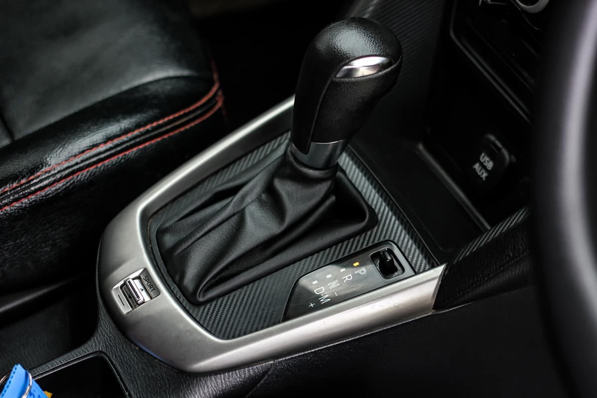 Automatic transmission shift selector in the car interior.