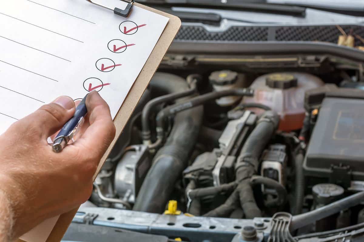 Checking the technical condition of a car with a checklist
