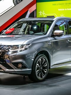Mitsubishi Outlander plug-in Hybrid prese - Mitsubishi Outlander Sunroof Won't Close - Why And What To Do?