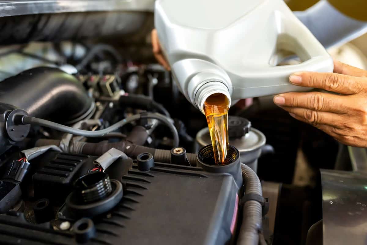 Pouring new oil to the car engine