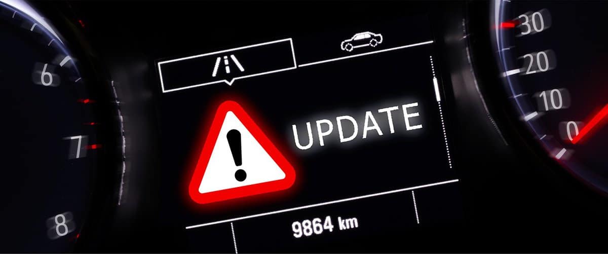 Warning of vehicle update in car display
