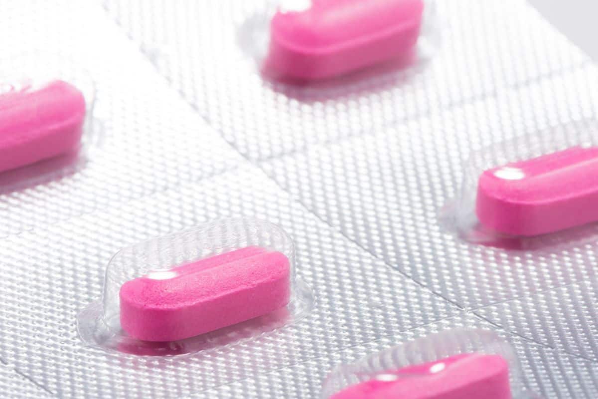 Pink antihistamine tablets in blister pack