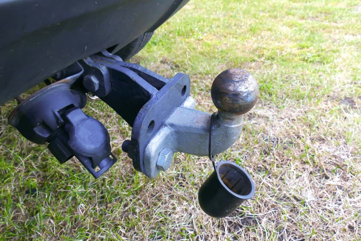 Trailer hitch ball and bar and plastic top