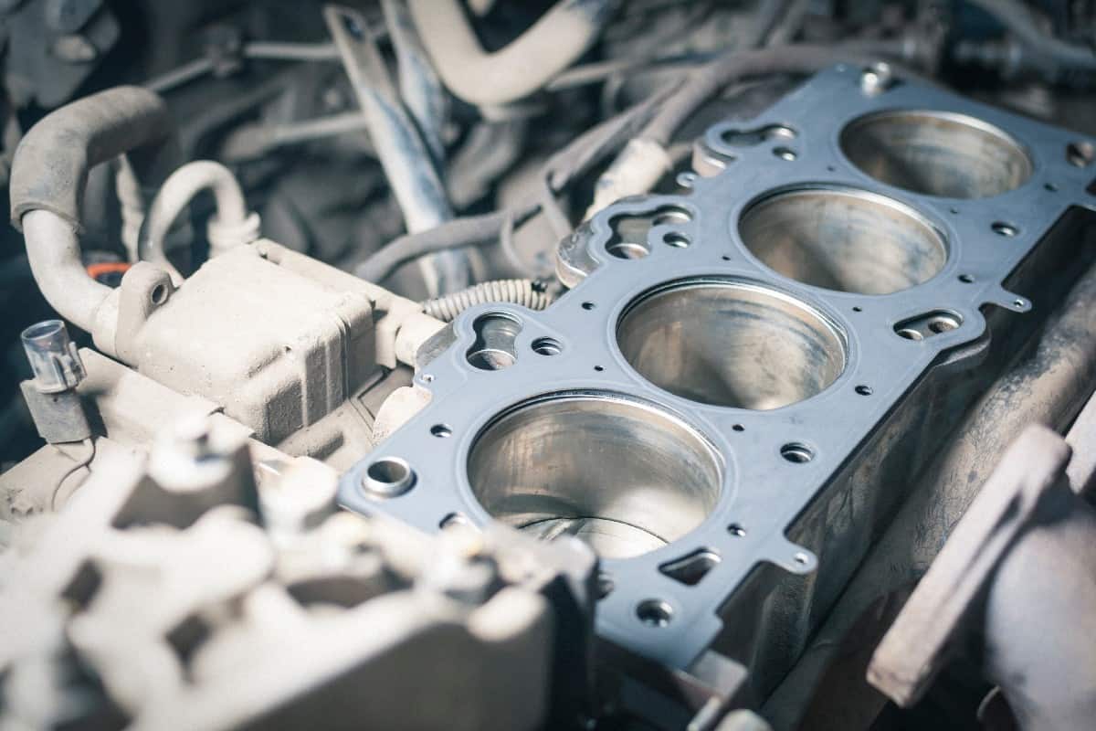 Cylinder head gasket replacement in workshop