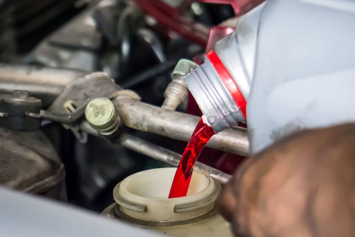 Hand pouring transmission fluid of the car