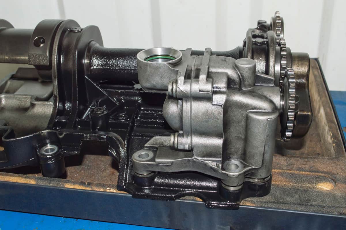 Side view of the oil pump of an automobile engine with balancing shafts