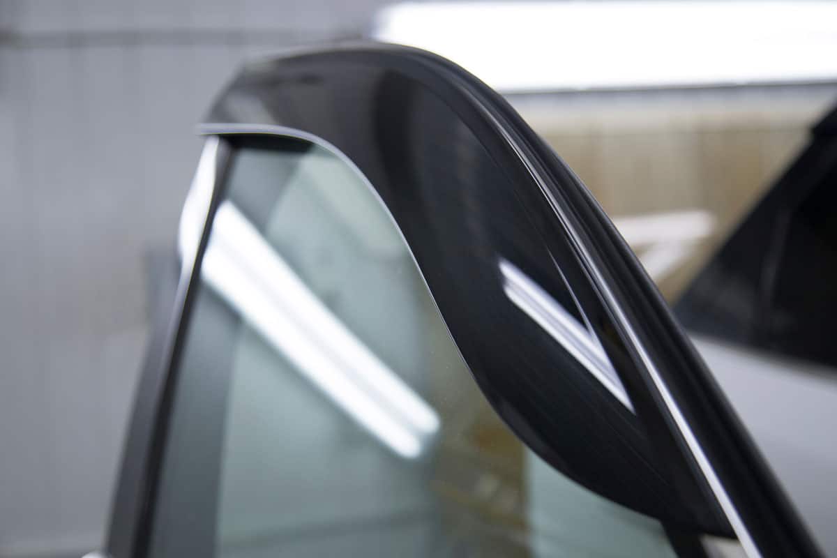 deflectors-car-windows-equipment close up
