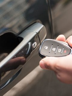 Automatic door key fob or smart car key, Do You Need Onstar To Use Remote Start? [Here'S What You Need To Know!]