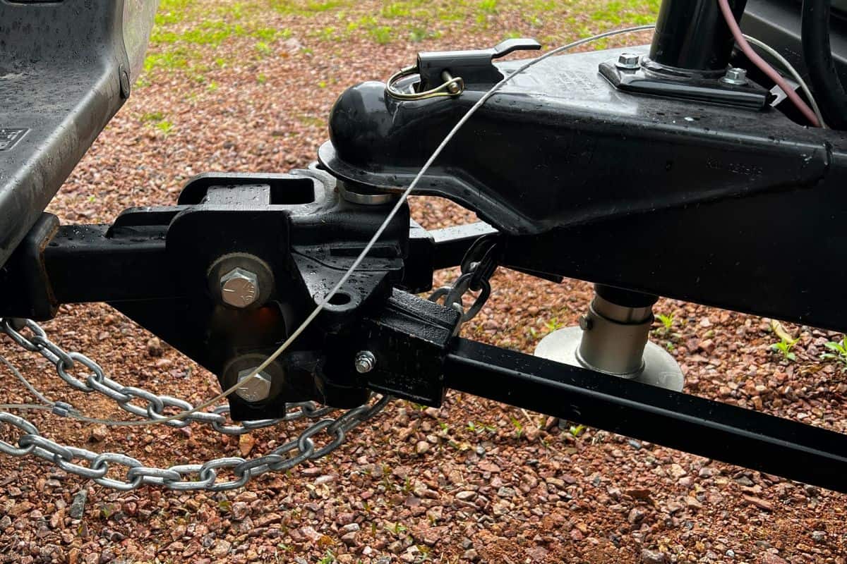 Camper trailer hitch connected to a truck ball hitch 