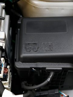 Car engine control unite (ECU) and electric fuse box, How Do You Reset The Computer On A Ford F250?