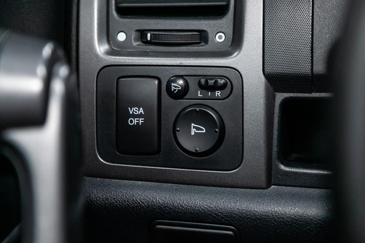 Close-up of the buttons showing side mirror and VSA off adjustment buttons