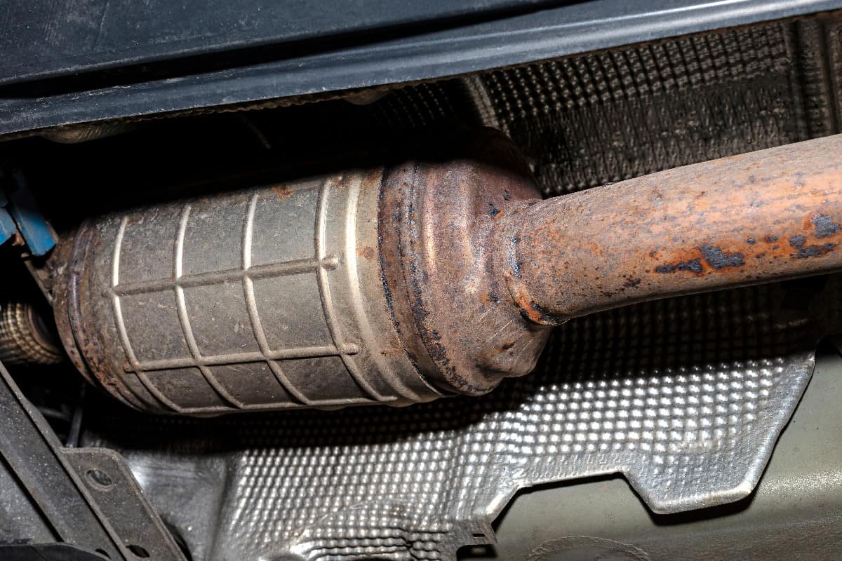 Diesel particulate filter in the exhaust system in a car
