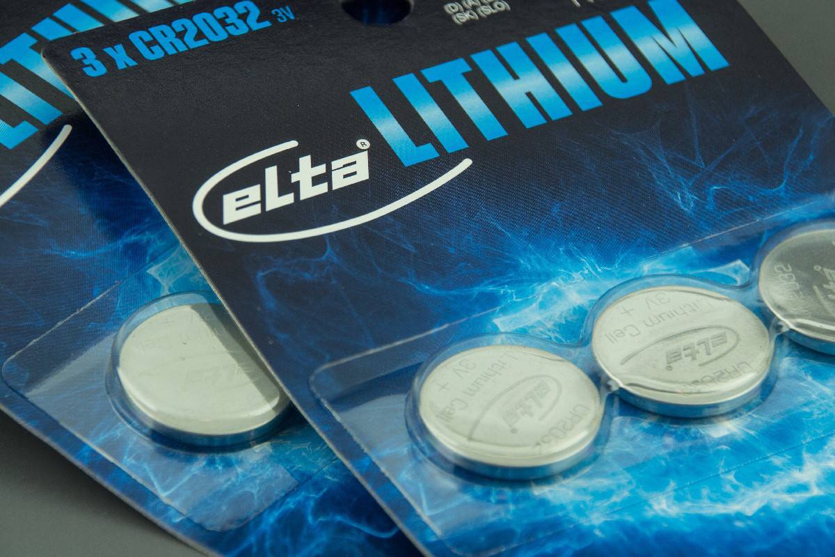 Elta Lithium battery button cell CR2032
