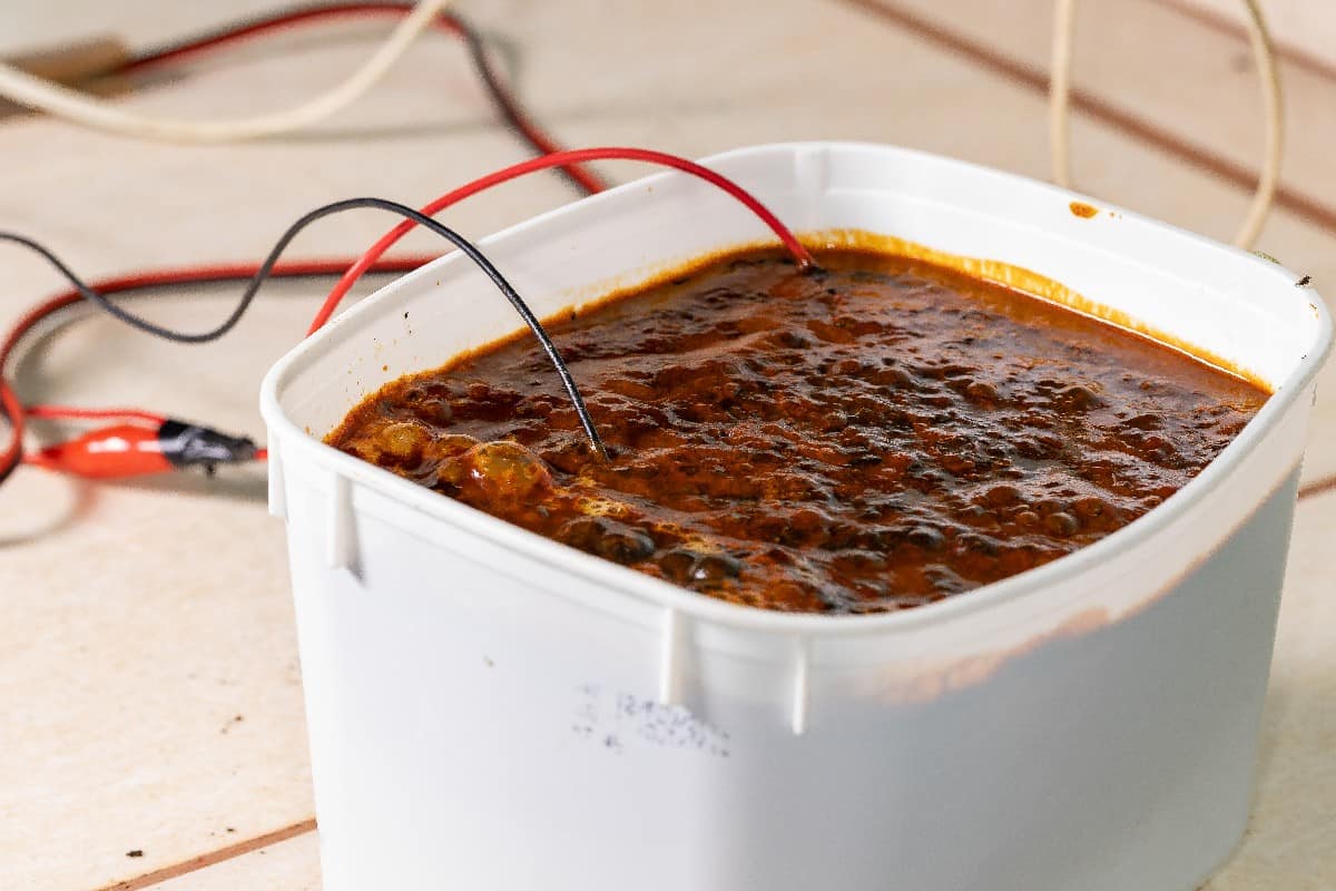 Homemade electrolysis process to remove rust