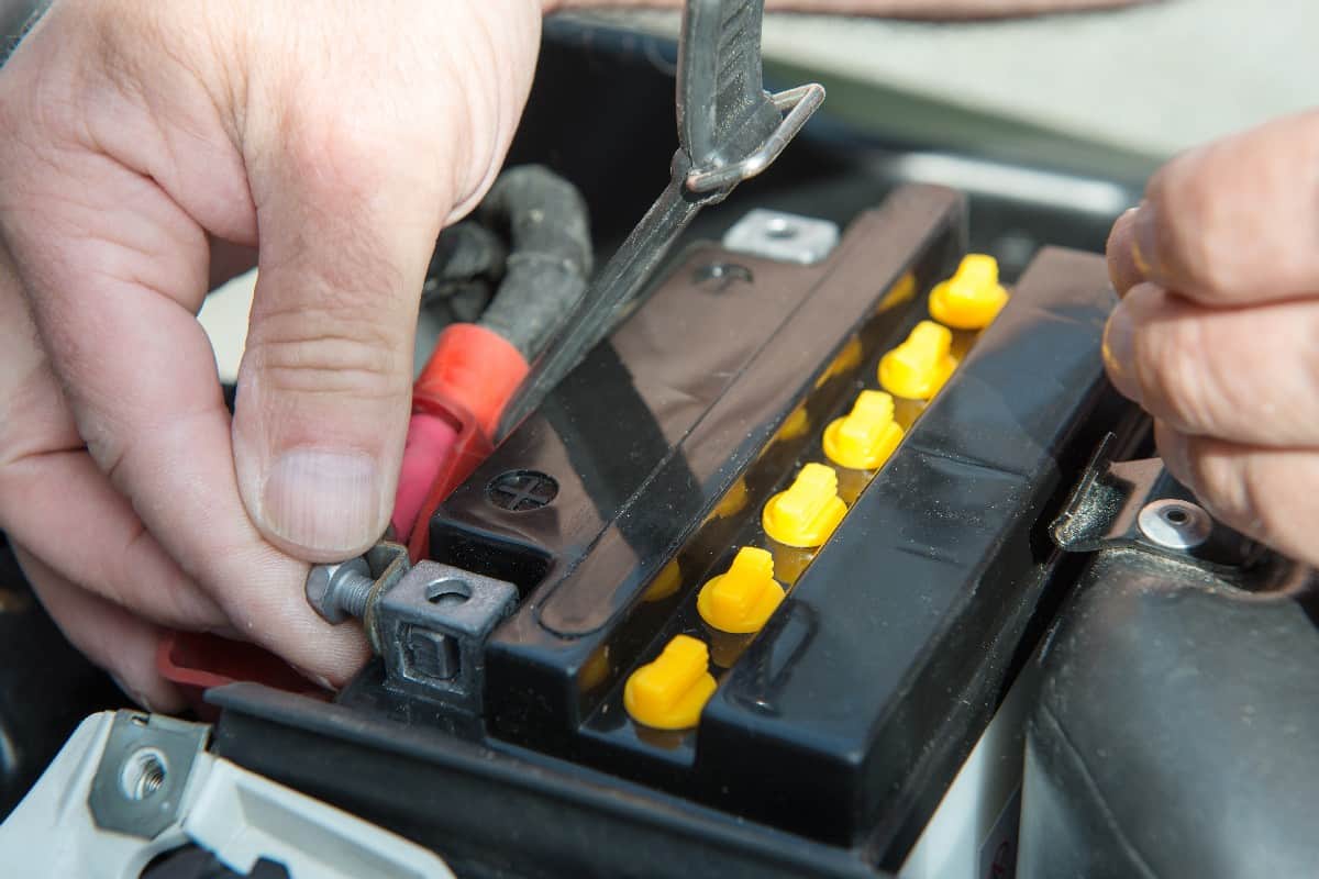 Installation of the motorbike battery