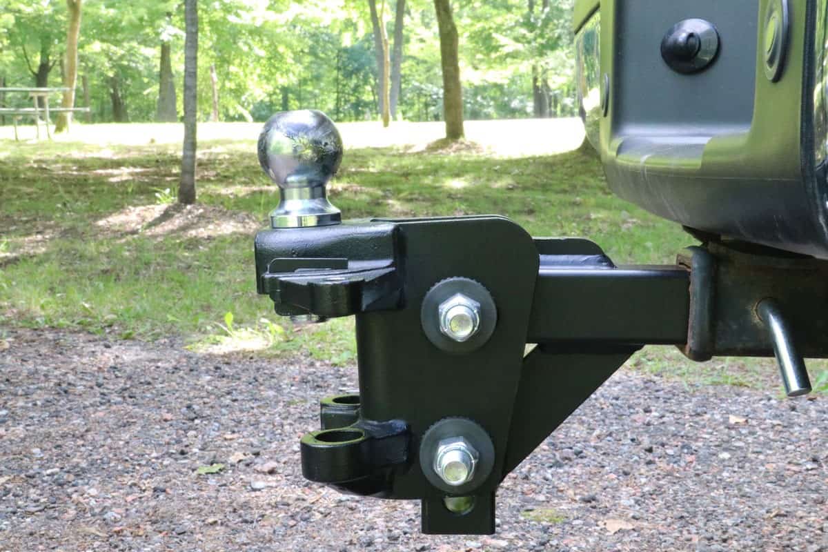 Weight distribution trailer hitch