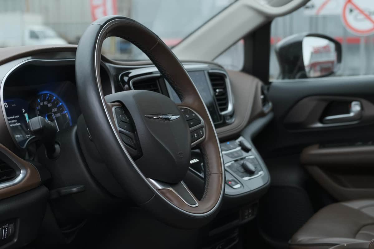 steering wheel minivan chrysler pacifica 2020 model