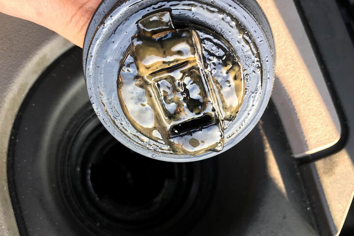 Antifreeze-and-oil-mix-on-oil-filler-cap