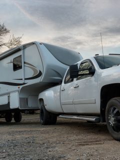 Fifth Wheel RV Recreation Vehicle 5th Slides Out Pulled By Diesel Truck Towing Camper Trailer, How To Lift 5th Wheel Hitch Out Of Truck [Step By Step Guide]