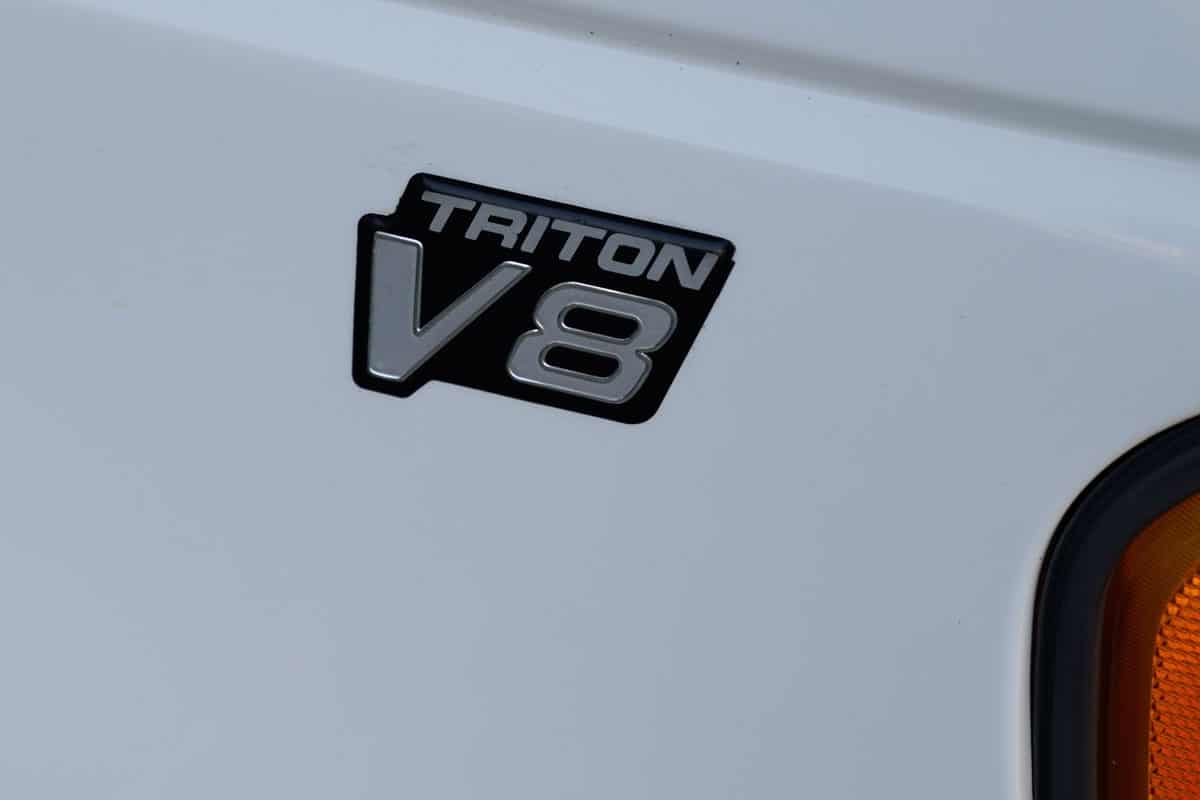 Ford f150 triton v8 5.4 engine logo emblem on the side of the truck