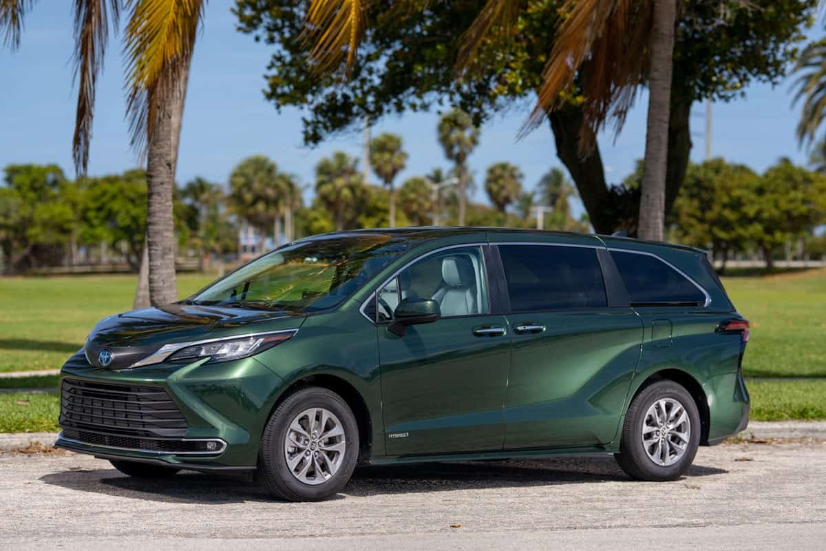 metallic green glossy paint of Toyota sienna brand new model