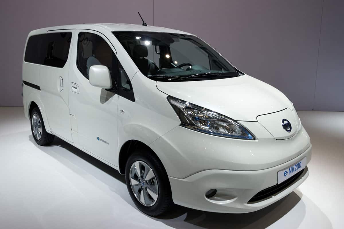 How To Service On A Nissan NV200?