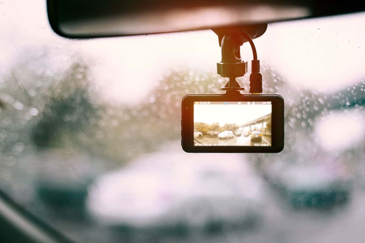 Active dash cam recording while driving