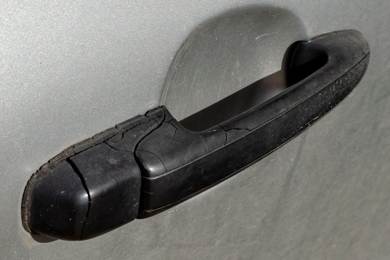 Black plastic handle on the tailgate of a car, How To Open A Tailgate With A Broken Handle [Quickly & Easily]