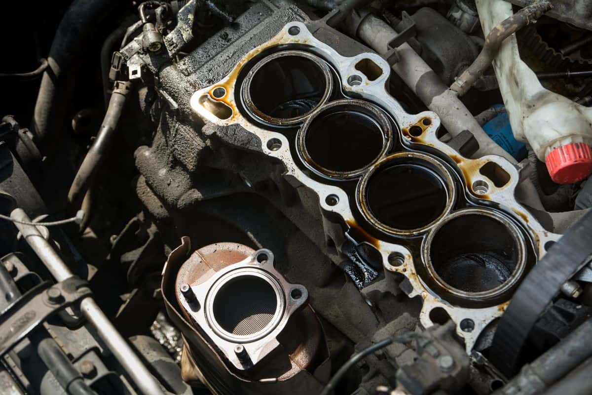 Engine valve car maintenance.The cylinder block of the four-cylinder engine. Disassembled motor vehicle for repair.