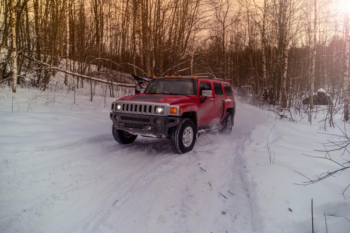 Hummer H3 on forestry winter road, the Hummer H3 is a compact SUV produced by Chrysler