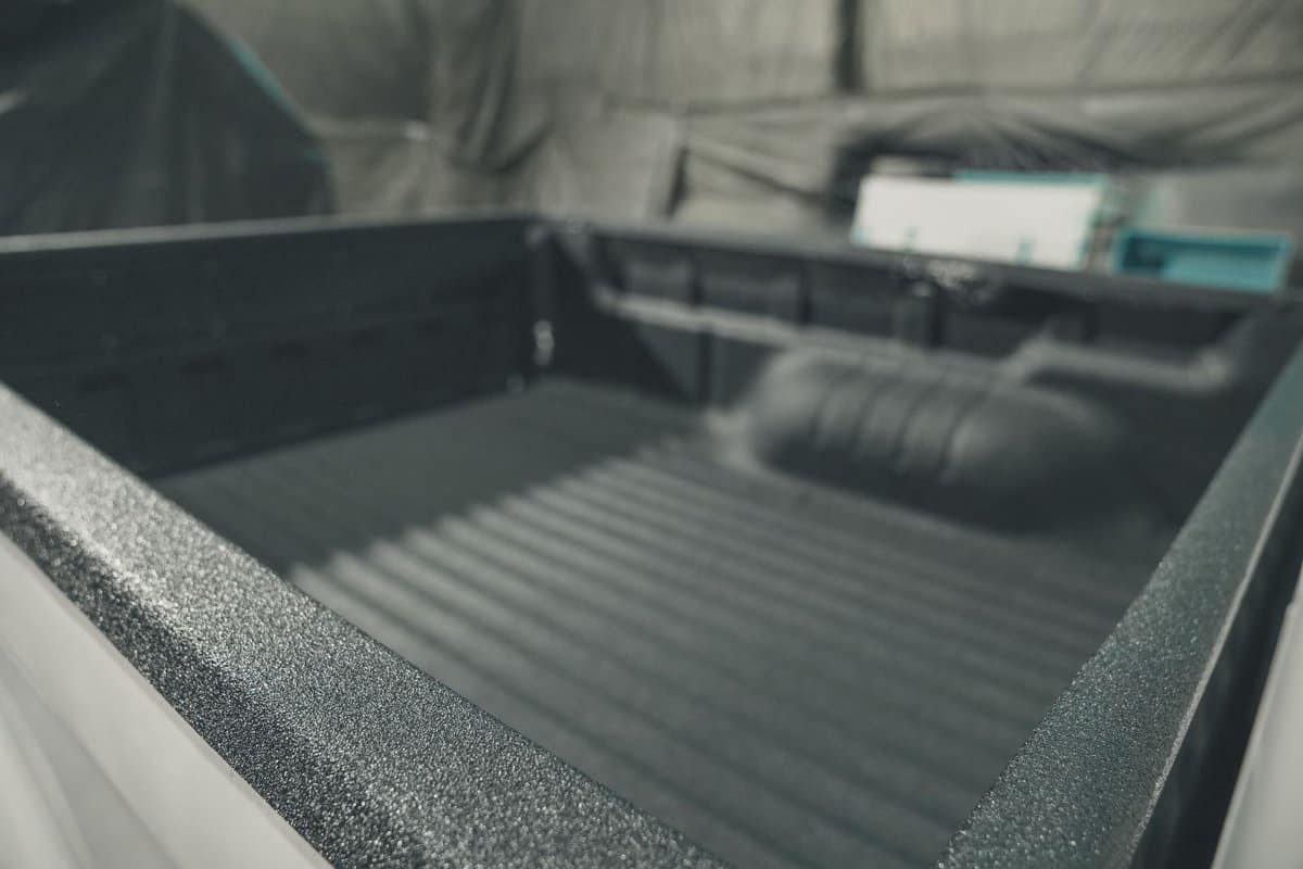 Truck bed liner polyurea coating