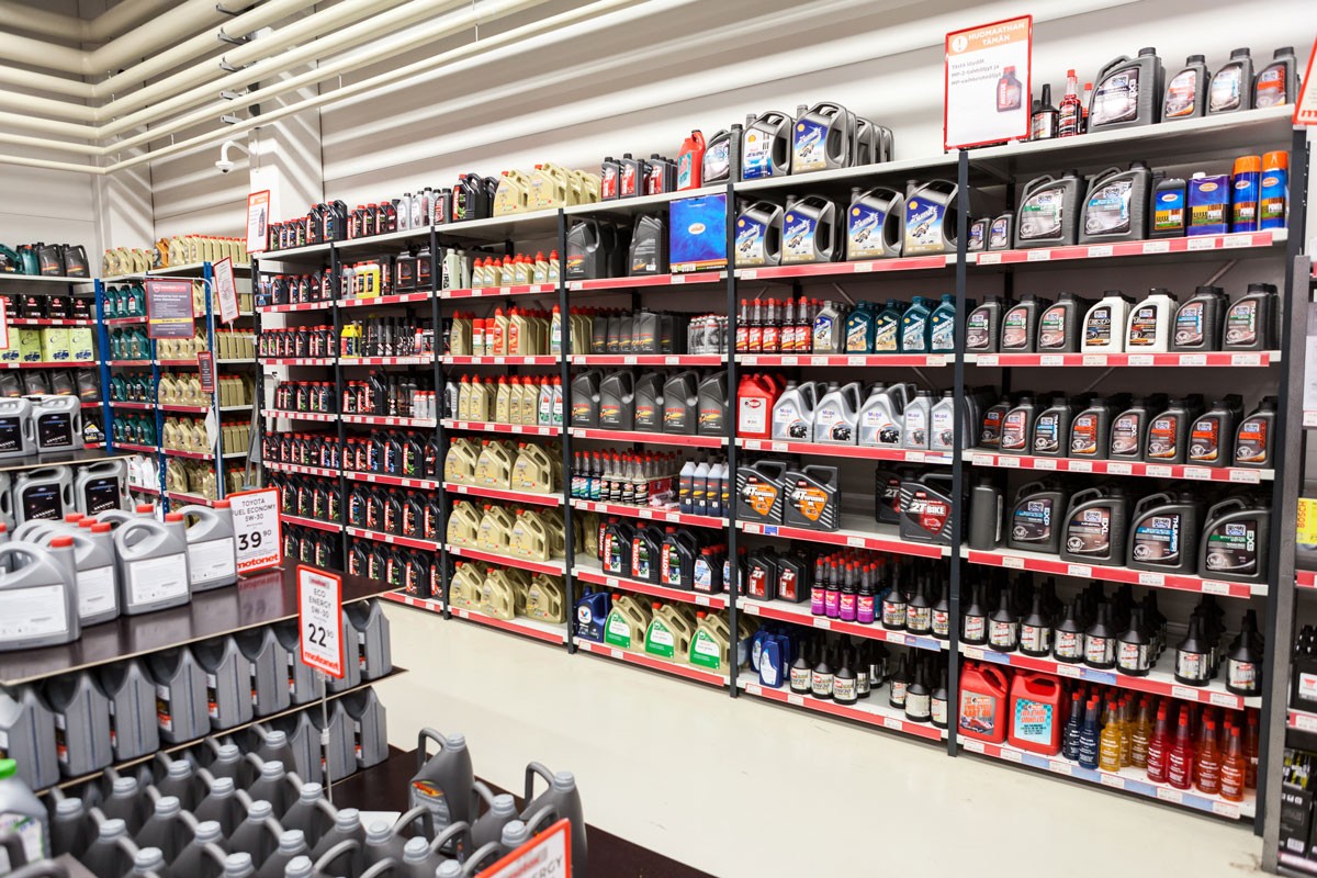 Wide range of car and motorbike engine oils are in auto parts store