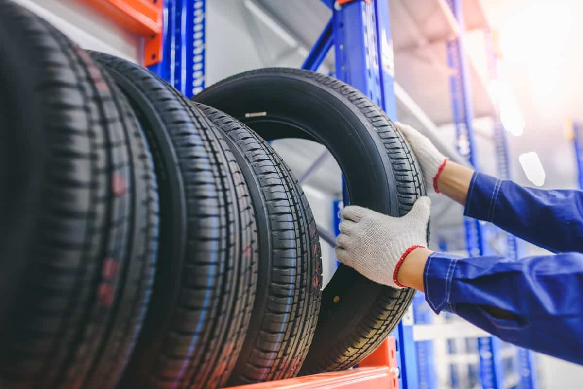 Tire warehouse for the car industry