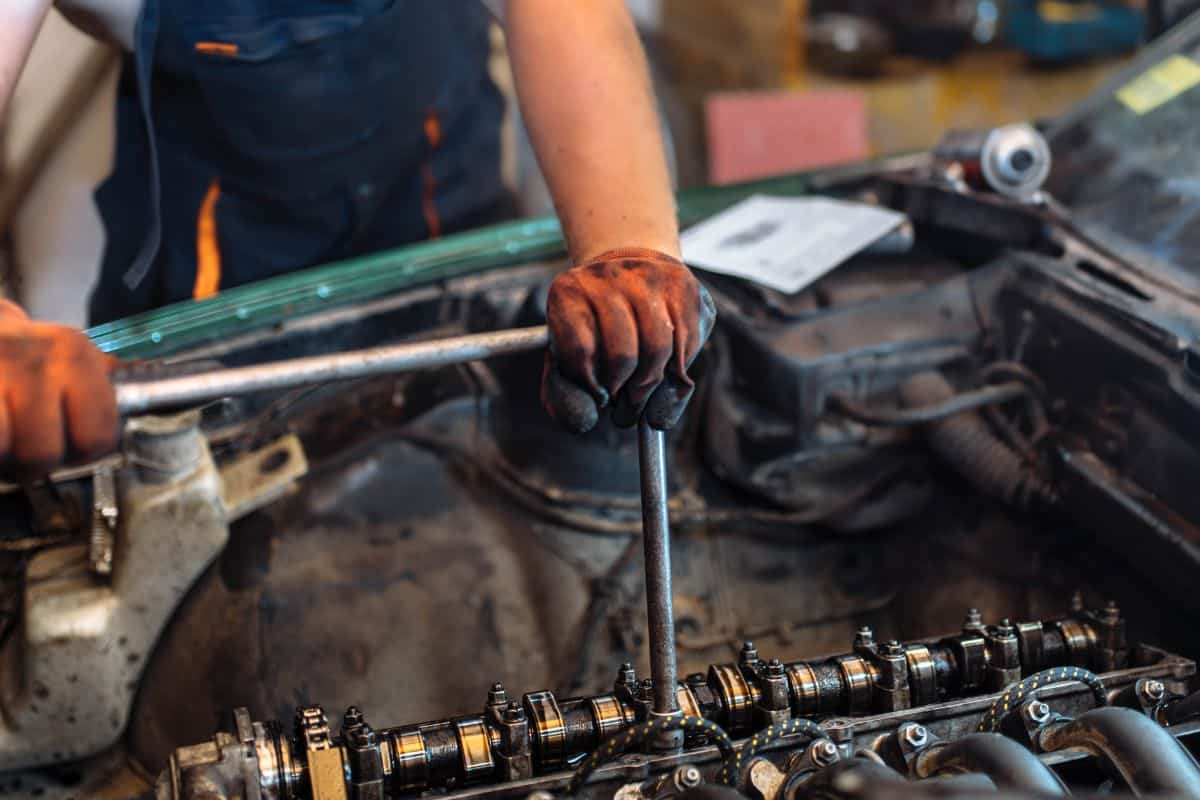car engine repair, camshaft valve adjustment.