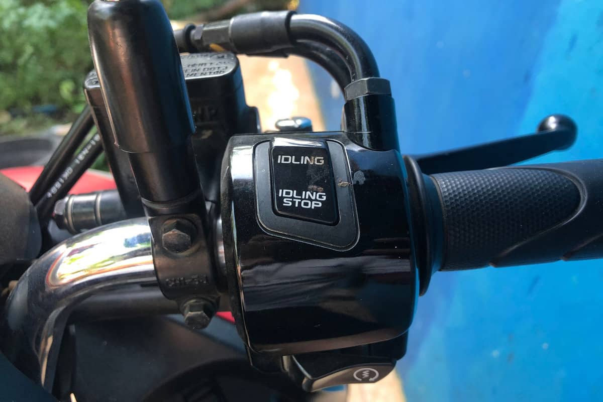 idling and idling stop buttons or switches on motorcycle vehicles