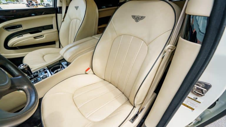 Photo of a 2016 Bentley Mulsanne luxury sedan view of interior 1600x900